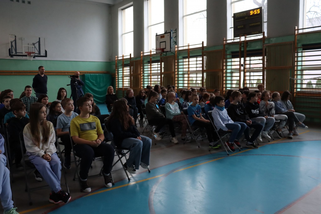 Międzynarodowy Dzień Praw Dziecka w Szkole Podstawowej nr 4 w Ostrołęce - zdjęcie #10 - eOstroleka.pl