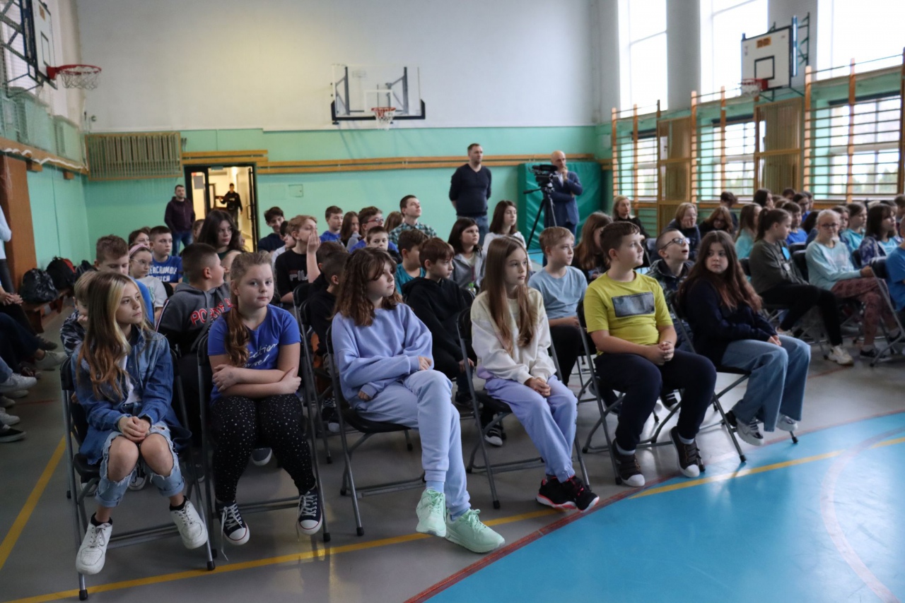 Międzynarodowy Dzień Praw Dziecka w Szkole Podstawowej nr 4 w Ostrołęce - zdjęcie #11 - eOstroleka.pl