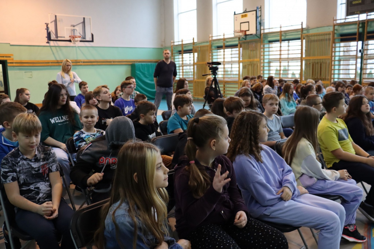 Międzynarodowy Dzień Praw Dziecka w Szkole Podstawowej nr 4 w Ostrołęce - zdjęcie #18 - eOstroleka.pl