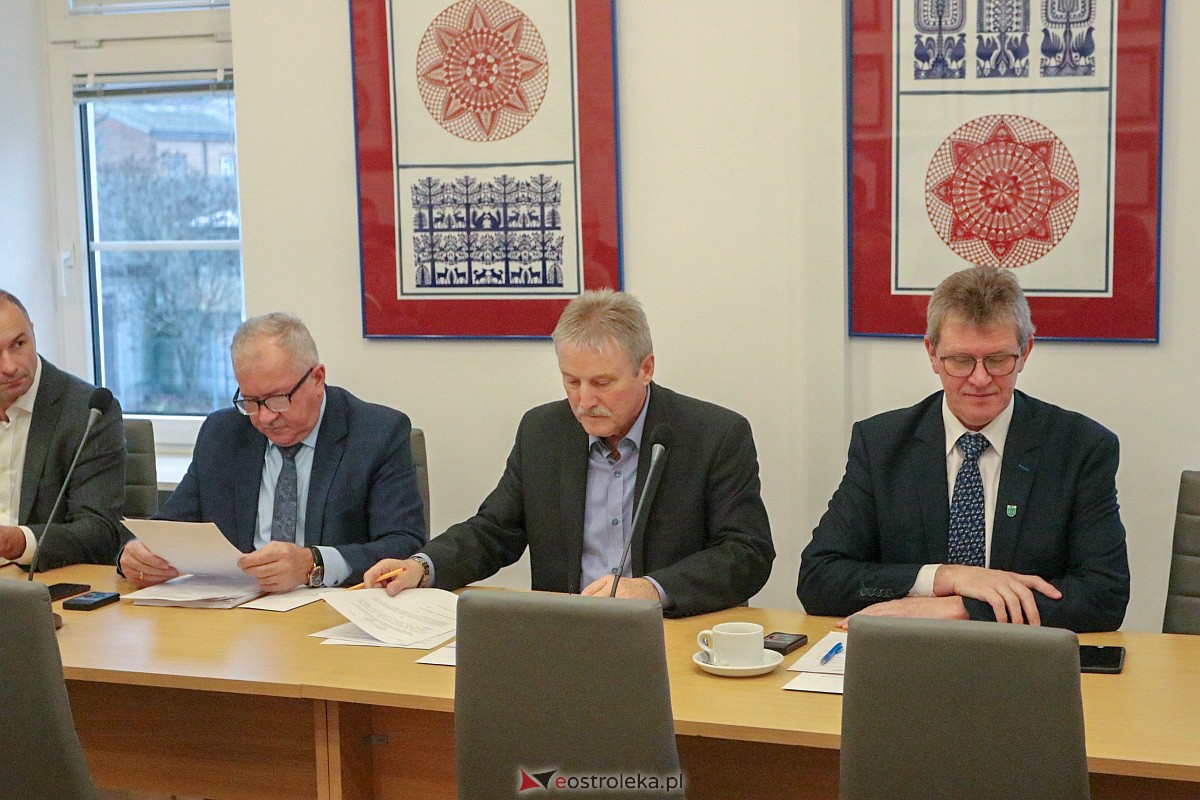 Sesja rady powiatu ostrołęckiego [28.11.2022] - zdjęcie #3 - eOstroleka.pl