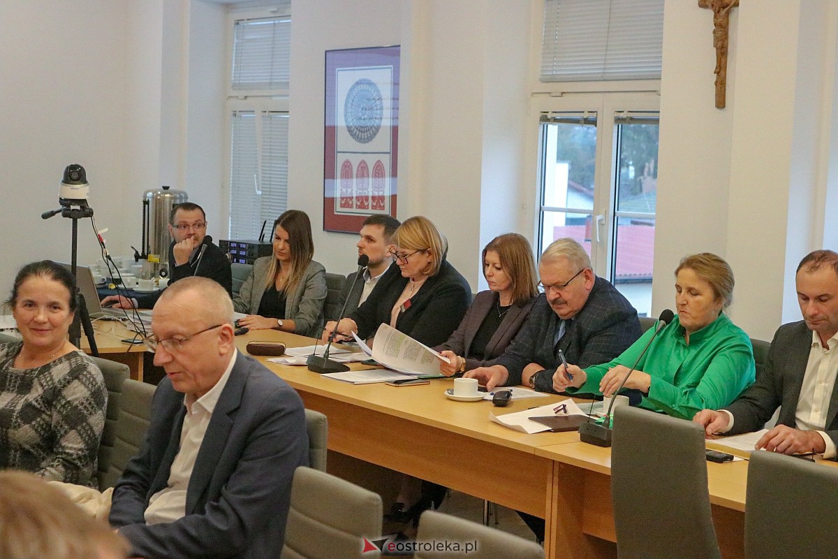 Sesja rady powiatu ostrołęckiego [28.11.2022] - zdjęcie #5 - eOstroleka.pl