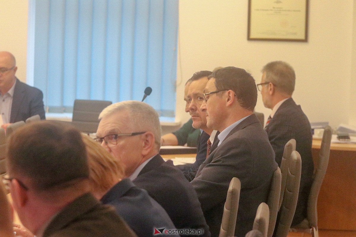 Sesja rady powiatu ostrołęckiego [28.11.2022] - zdjęcie #21 - eOstroleka.pl