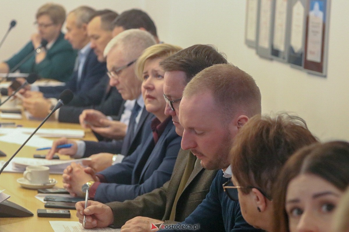 Sesja rady powiatu ostrołęckiego [28.11.2022] - zdjęcie #24 - eOstroleka.pl