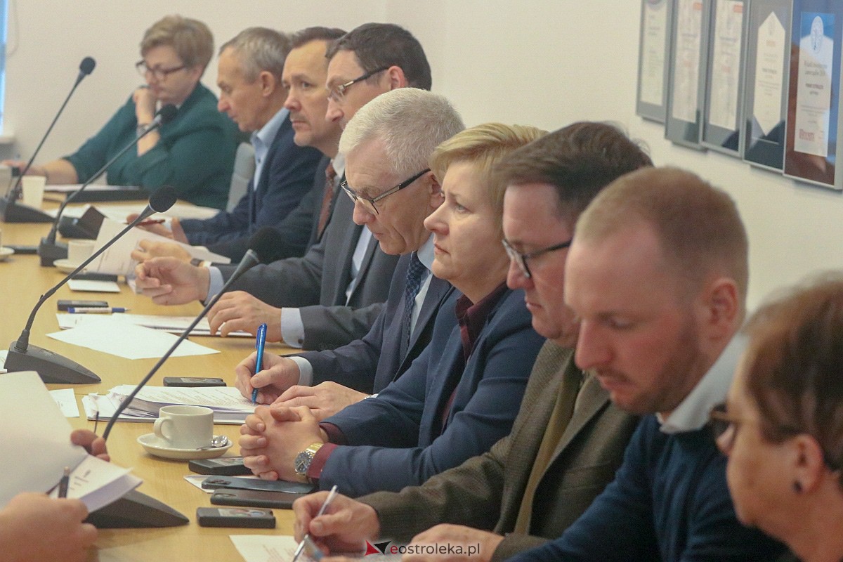 Sesja rady powiatu ostrołęckiego [28.11.2022] - zdjęcie #26 - eOstroleka.pl
