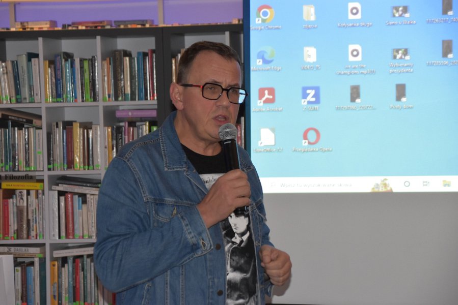 Ficowska i Bieliński - bliscy przyjaciele Grzegorza Przemyka z wizytą w kadzidlańskiej bibliotece [29.11.2022] - zdjęcie #13 - eOstroleka.pl