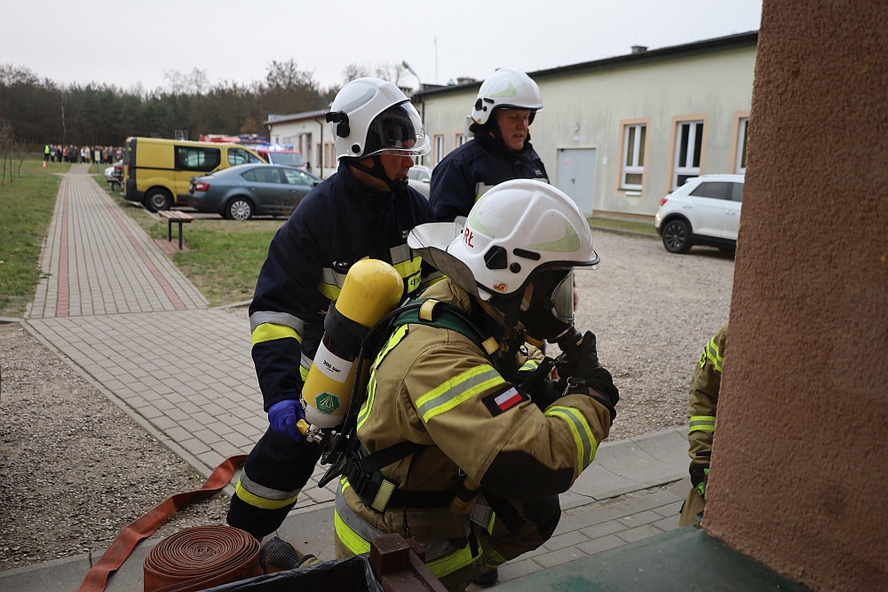Ewakuacja ośrodka wychowawczego w Jaciążku [30.11.2022] - zdjęcie #89 - eOstroleka.pl