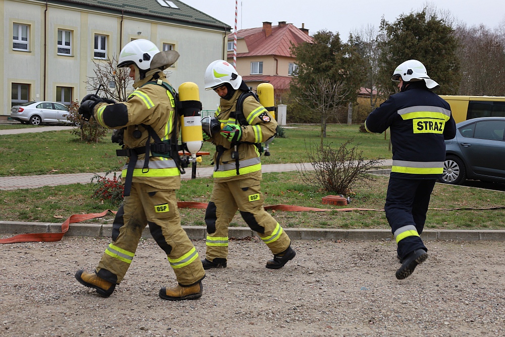 Ewakuacja ośrodka wychowawczego w Jaciążku [30.11.2022] - zdjęcie #41 - eOstroleka.pl