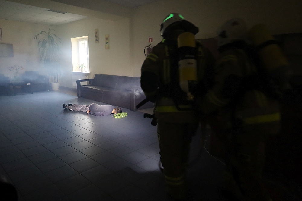 Ewakuacja ośrodka wychowawczego w Jaciążku [30.11.2022] - zdjęcie #33 - eOstroleka.pl