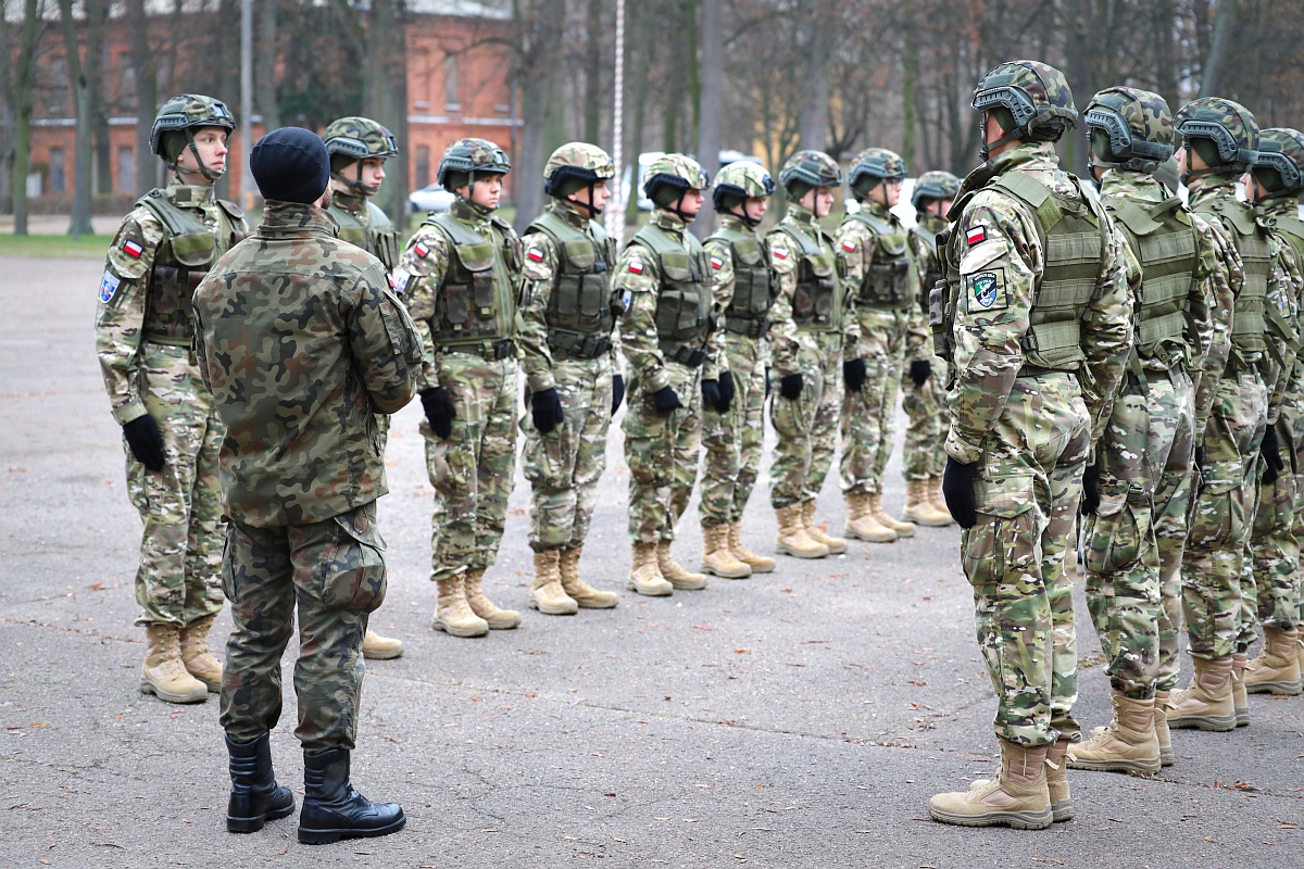 Liceum mundurowe z Ostrołęki na ćwiczeniach w Komorowie - zdjęcie #2 - eOstroleka.pl