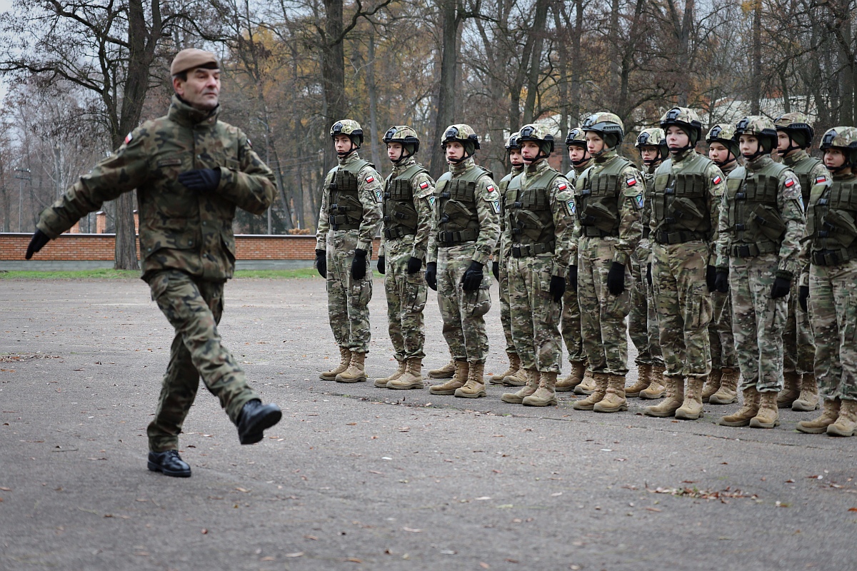 Liceum mundurowe z Ostrołęki na ćwiczeniach w Komorowie - zdjęcie #6 - eOstroleka.pl