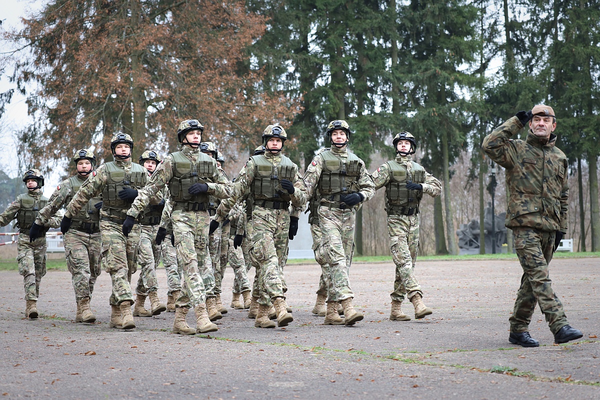 Liceum mundurowe z Ostrołęki na ćwiczeniach w Komorowie - zdjęcie #8 - eOstroleka.pl