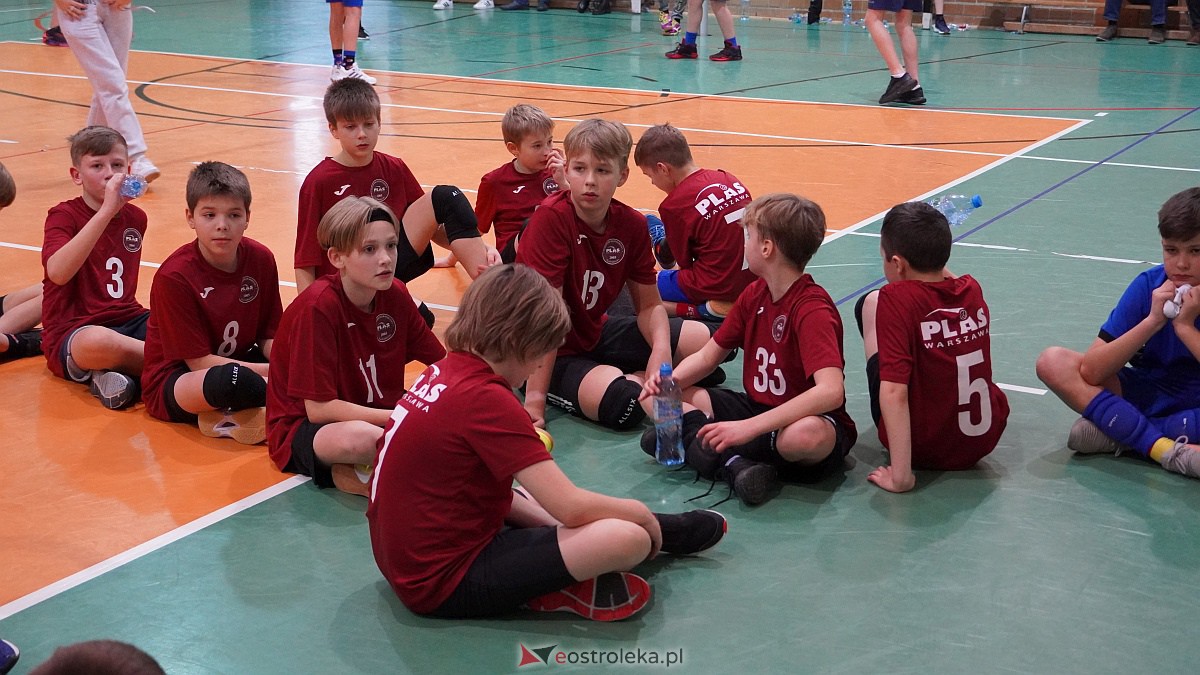 Mikołajkowy turniej mini siatkówki [3.12.2022] - zdjęcie #85 - eOstroleka.pl
