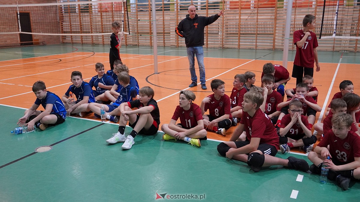 Mikołajkowy turniej mini siatkówki [3.12.2022] - zdjęcie #14 - eOstroleka.pl