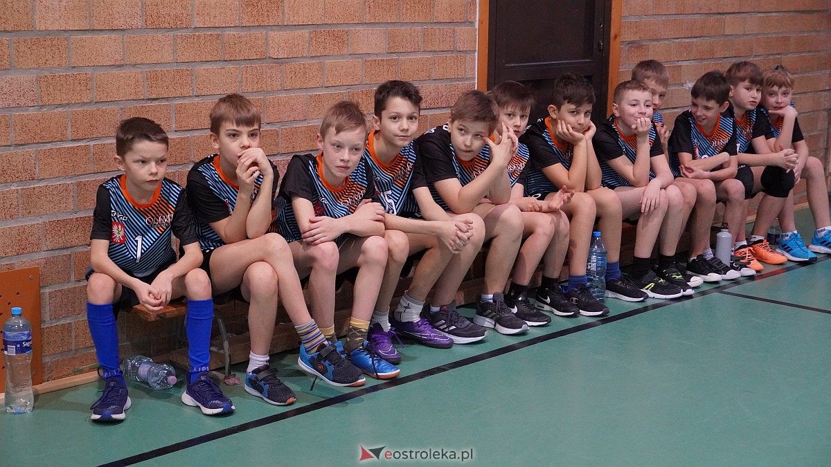 Mikołajkowy turniej mini siatkówki [3.12.2022] - zdjęcie #77 - eOstroleka.pl