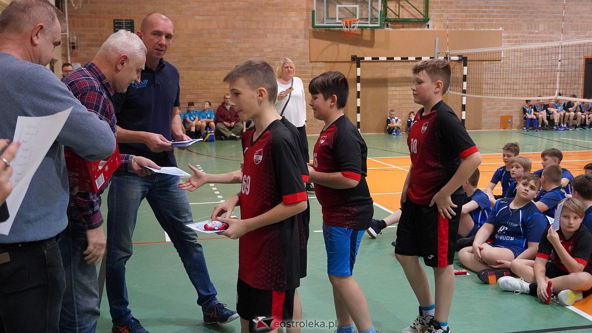 Mikołajkowy turniej mini siatkówki [3.12.2022] - zdjęcie #57 - eOstroleka.pl