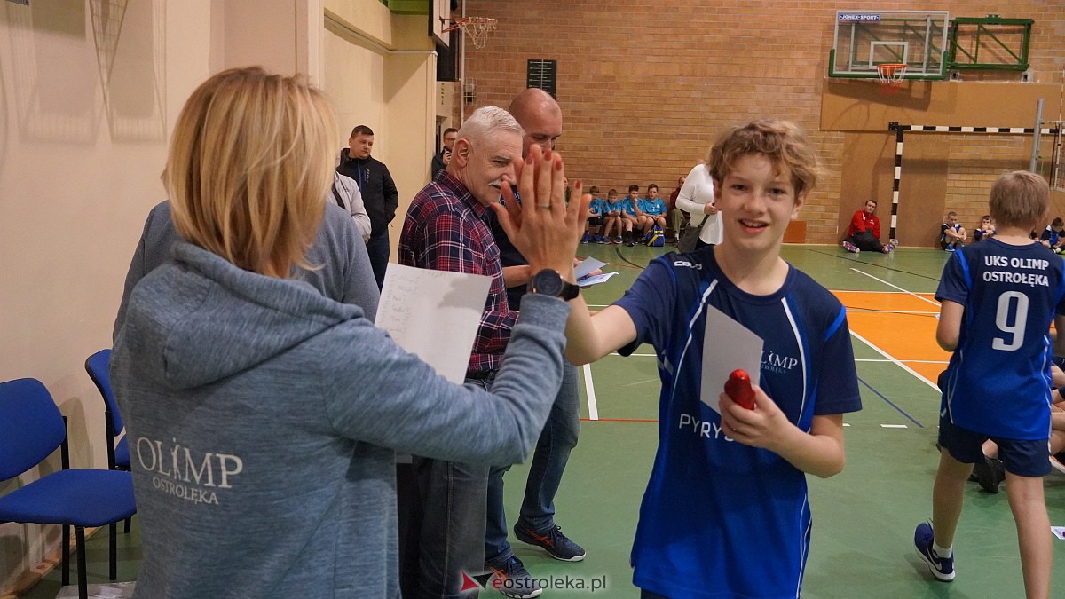 Mikołajkowy turniej mini siatkówki [3.12.2022] - zdjęcie #54 - eOstroleka.pl