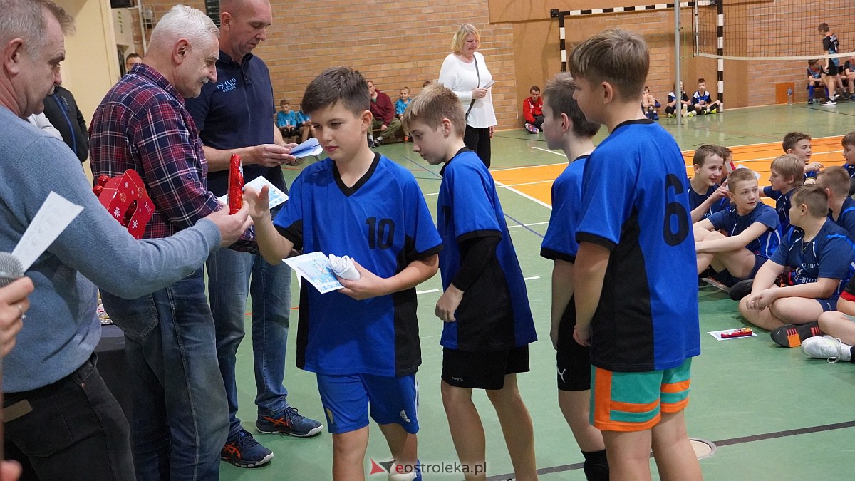 Mikołajkowy turniej mini siatkówki [3.12.2022] - zdjęcie #51 - eOstroleka.pl
