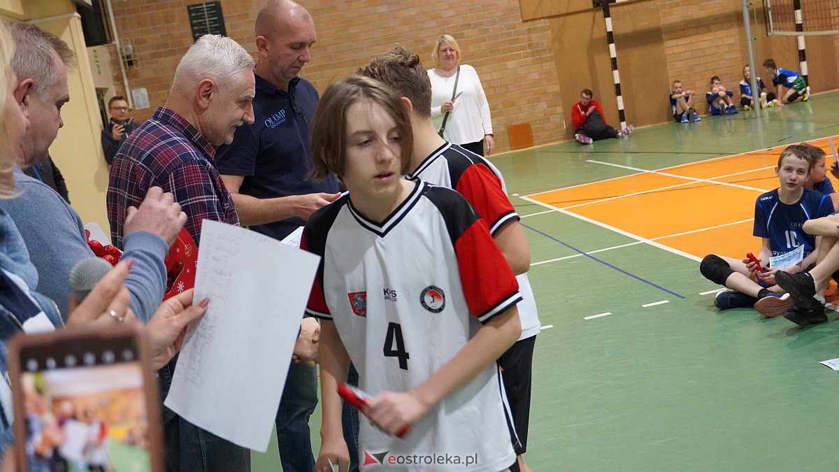 Mikołajkowy turniej mini siatkówki [3.12.2022] - zdjęcie #50 - eOstroleka.pl
