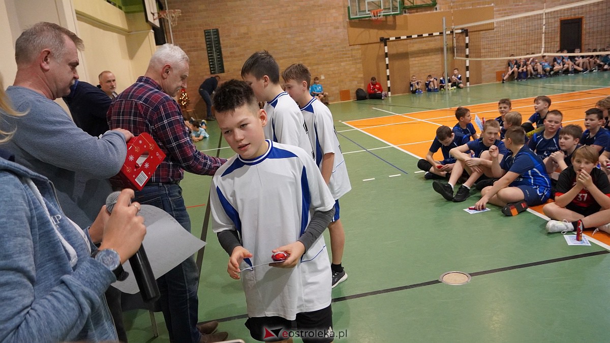 Mikołajkowy turniej mini siatkówki [3.12.2022] - zdjęcie #42 - eOstroleka.pl