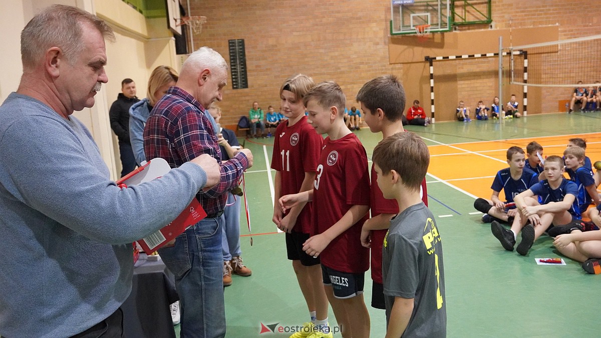 Mikołajkowy turniej mini siatkówki [3.12.2022] - zdjęcie #41 - eOstroleka.pl