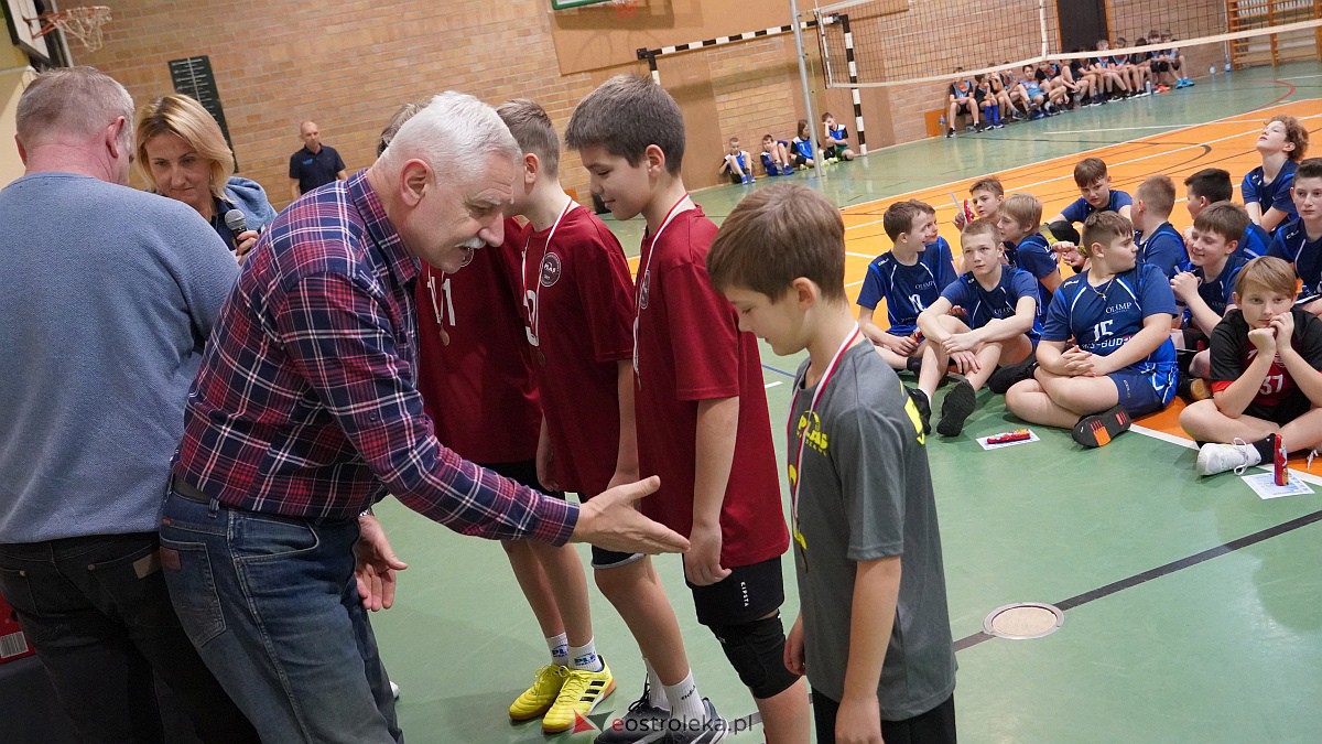 Mikołajkowy turniej mini siatkówki [3.12.2022] - zdjęcie #38 - eOstroleka.pl