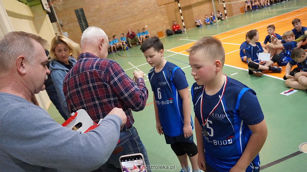 Mikołajkowy turniej mini siatkówki [3.12.2022] - zdjęcie #34 - eOstroleka.pl