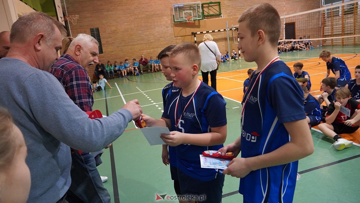 Mikołajkowy turniej mini siatkówki [3.12.2022] - zdjęcie #32 - eOstroleka.pl