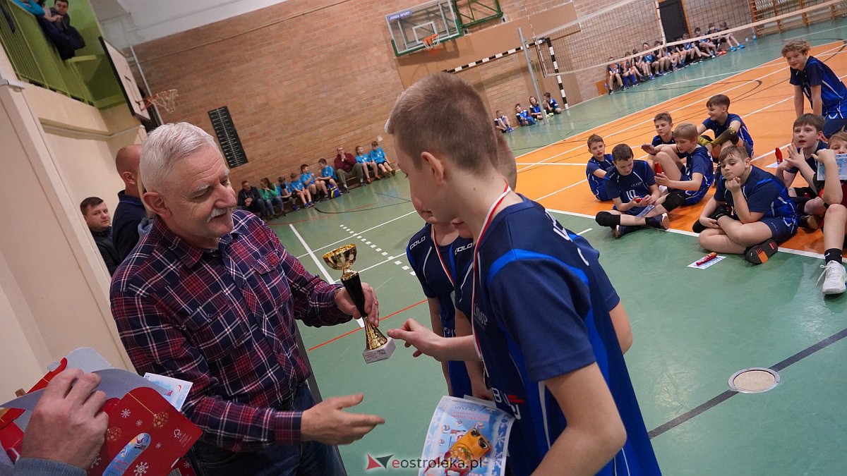 Mikołajkowy turniej mini siatkówki [3.12.2022] - zdjęcie #31 - eOstroleka.pl
