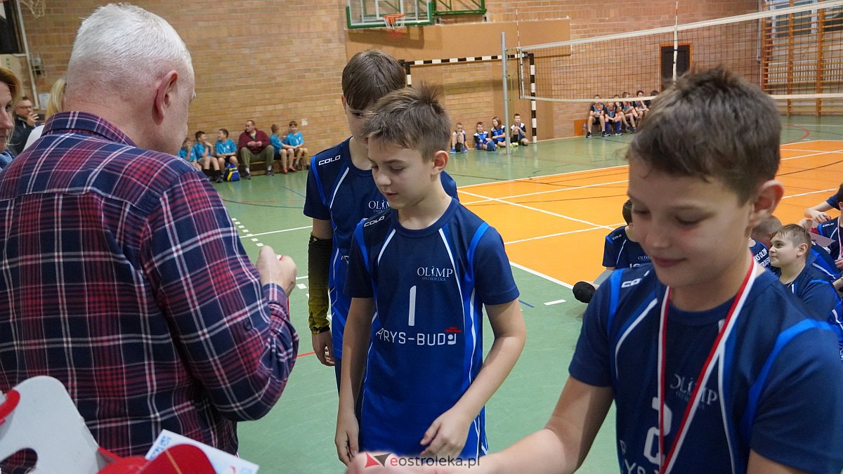 Mikołajkowy turniej mini siatkówki [3.12.2022] - zdjęcie #28 - eOstroleka.pl