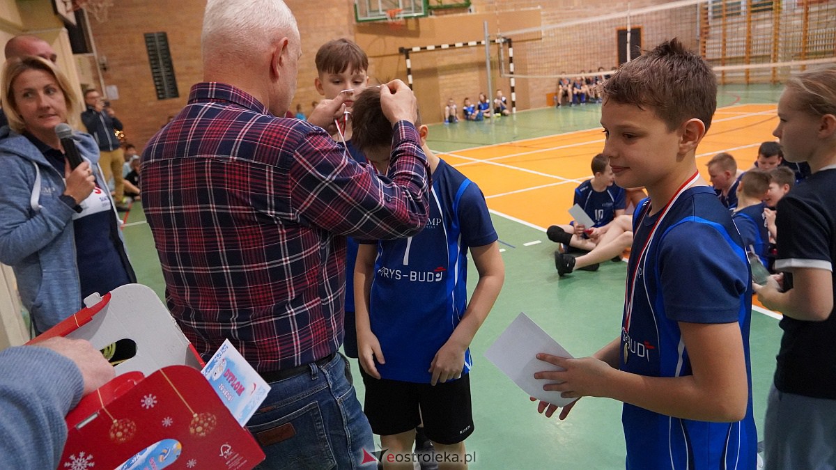 Mikołajkowy turniej mini siatkówki [3.12.2022] - zdjęcie #27 - eOstroleka.pl
