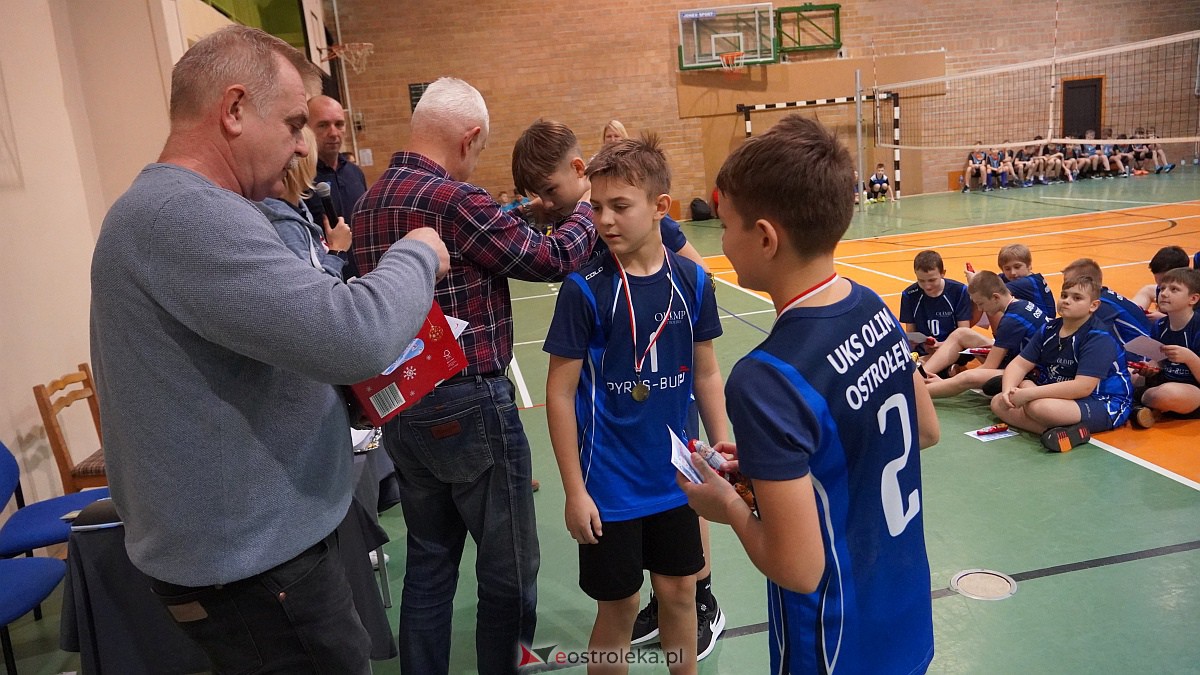 Mikołajkowy turniej mini siatkówki [3.12.2022] - zdjęcie #25 - eOstroleka.pl