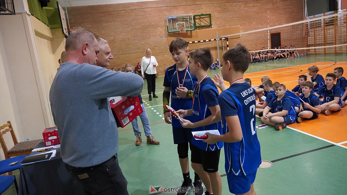 Mikołajkowy turniej mini siatkówki [3.12.2022] - zdjęcie #23 - eOstroleka.pl
