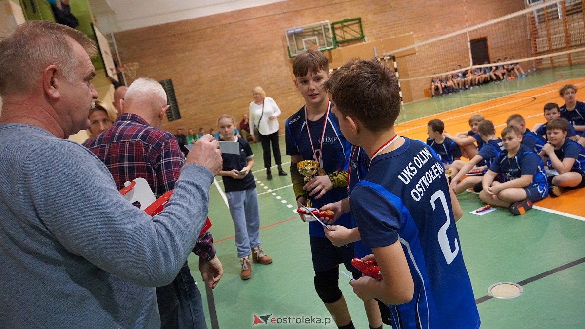 Mikołajkowy turniej mini siatkówki [3.12.2022] - zdjęcie #22 - eOstroleka.pl