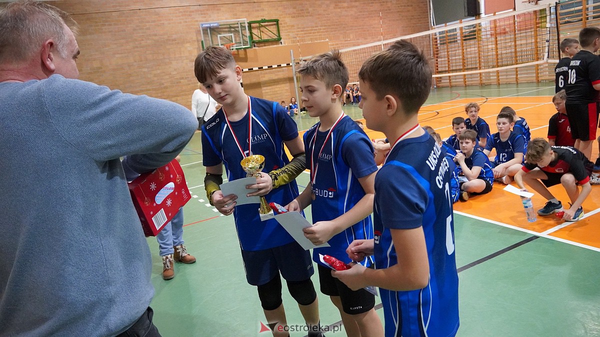Mikołajkowy turniej mini siatkówki [3.12.2022] - zdjęcie #21 - eOstroleka.pl