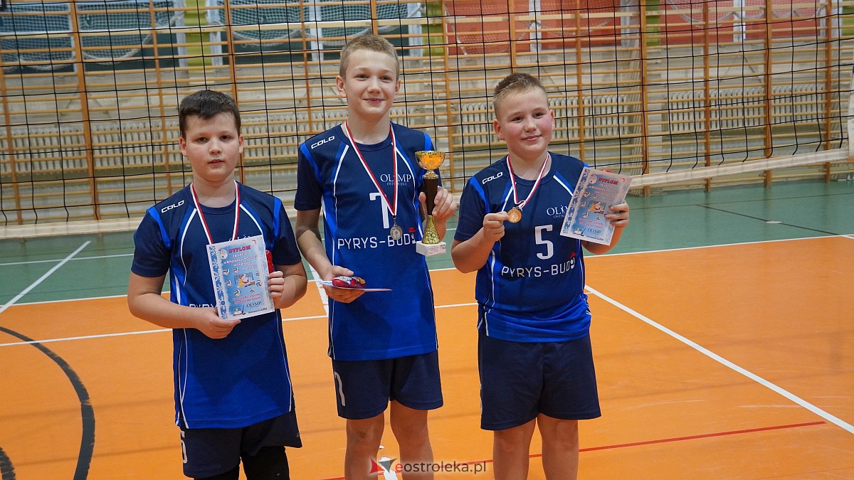 Mikołajkowy turniej mini siatkówki [3.12.2022] - zdjęcie #18 - eOstroleka.pl