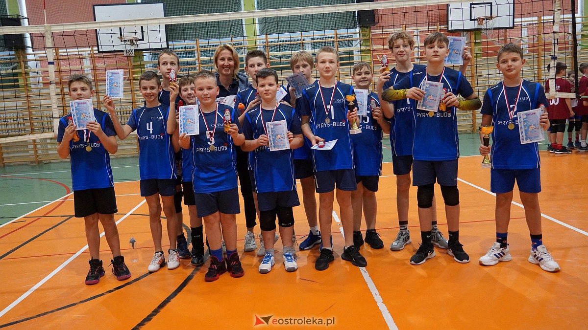 Mikołajkowy turniej mini siatkówki [3.12.2022] - zdjęcie #7 - eOstroleka.pl