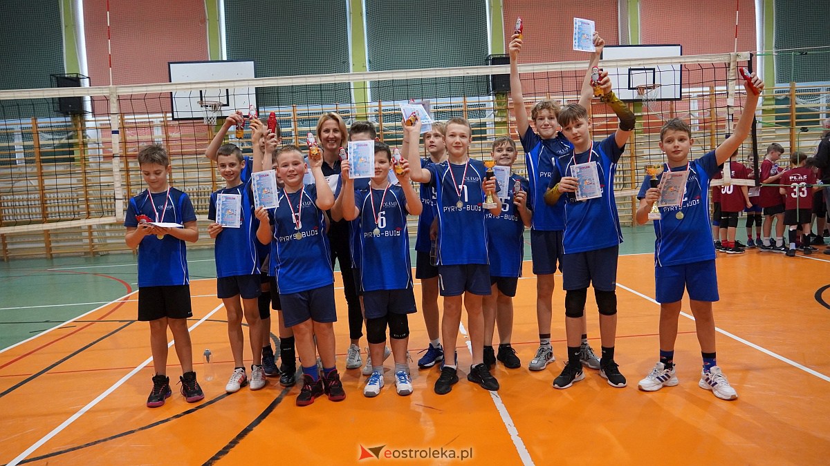 Mikołajkowy turniej mini siatkówki [3.12.2022] - zdjęcie #6 - eOstroleka.pl