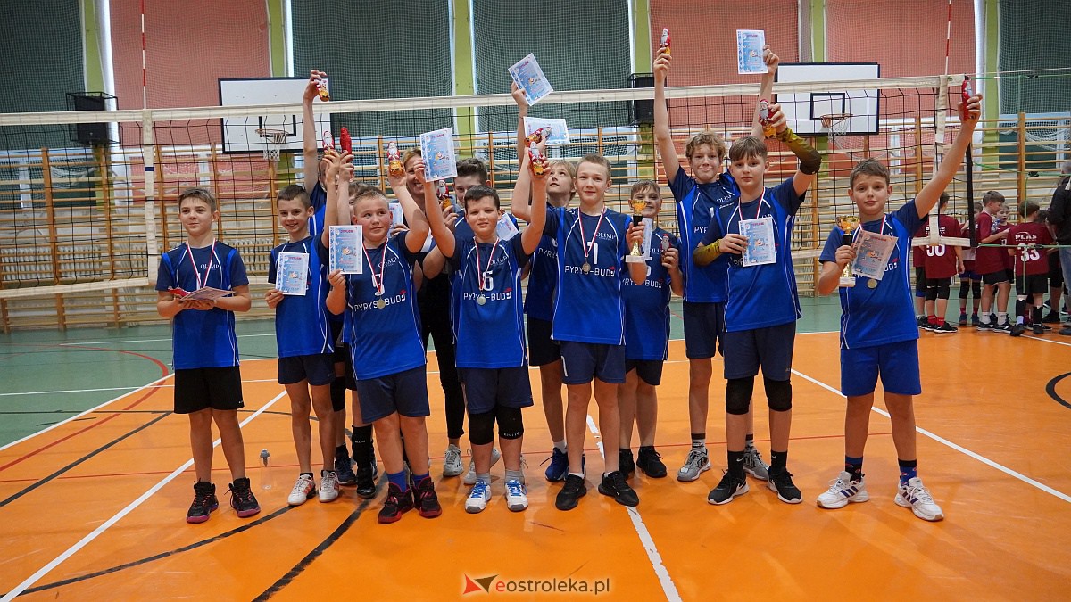 Mikołajkowy turniej mini siatkówki [3.12.2022] - zdjęcie #5 - eOstroleka.pl