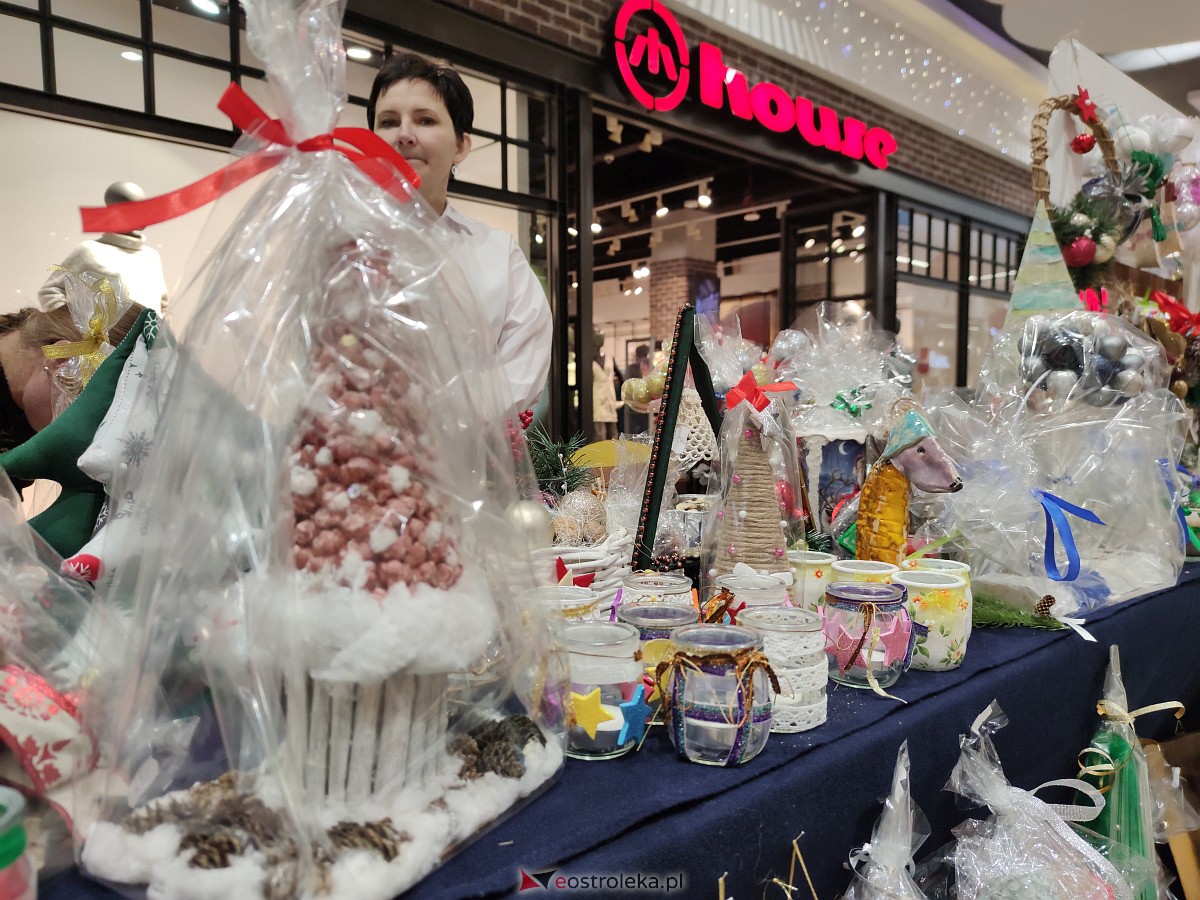 Kiermasz SOS-W w Galerii Bursztynowej [3.12.2022] - zdjęcie #17 - eOstroleka.pl