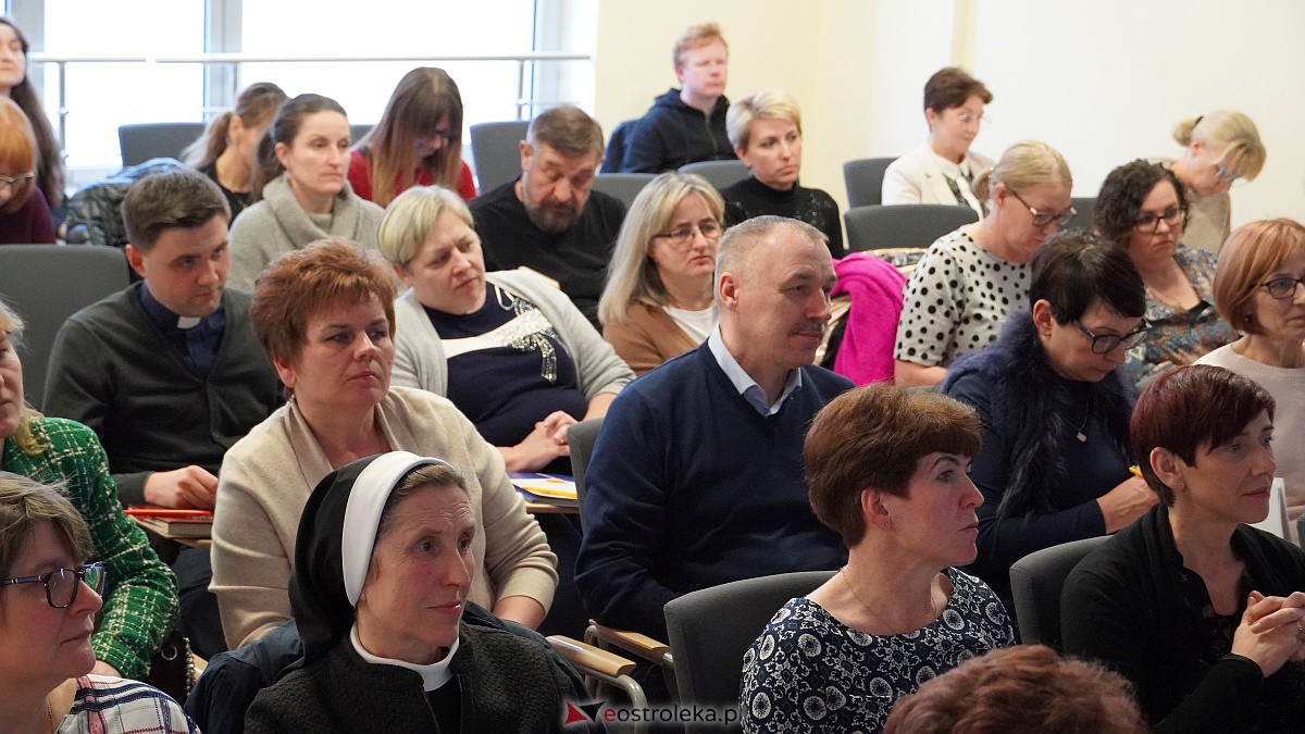 Radość, wdzięczność i modlitwa na trudne czasy - Konferencja w MSCDN [3.12.2022] - zdjęcie #10 - eOstroleka.pl
