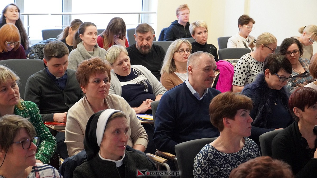 Radość, wdzięczność i modlitwa na trudne czasy - Konferencja w MSCDN [3.12.2022] - zdjęcie #21 - eOstroleka.pl