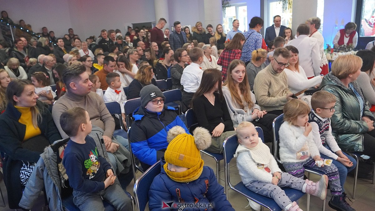 Jarmark Bożonarodzeniowy w Czarni [4.12.2022] - zdjęcie #102 - eOstroleka.pl