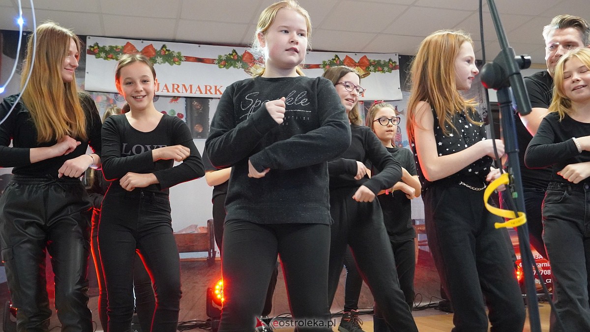 Jarmark Bożonarodzeniowy w Czarni [4.12.2022] - zdjęcie #78 - eOstroleka.pl