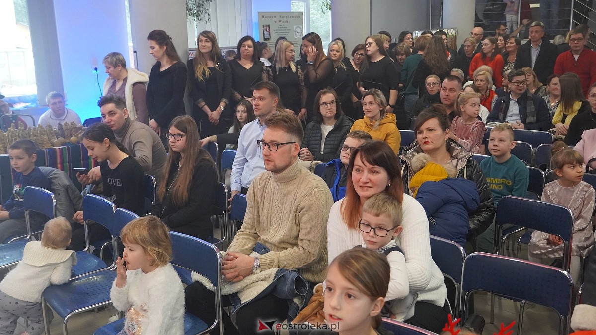 Jarmark Bożonarodzeniowy w Czarni [4.12.2022] - zdjęcie #22 - eOstroleka.pl