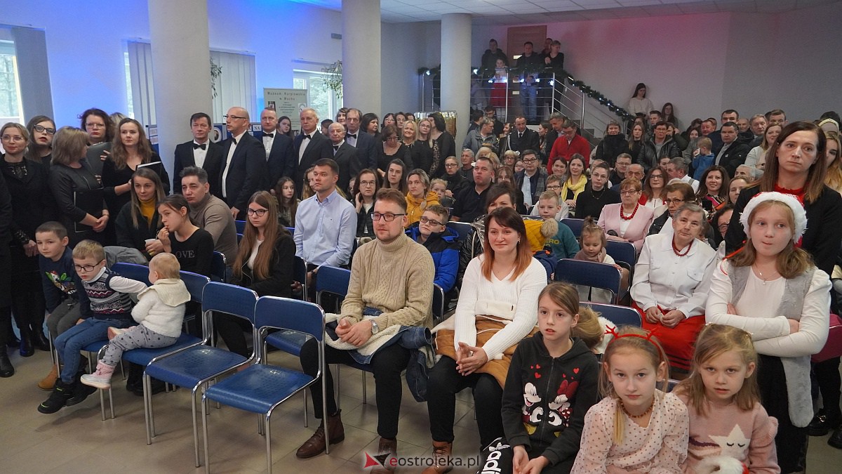 Jarmark Bożonarodzeniowy w Czarni [4.12.2022] - zdjęcie #8 - eOstroleka.pl