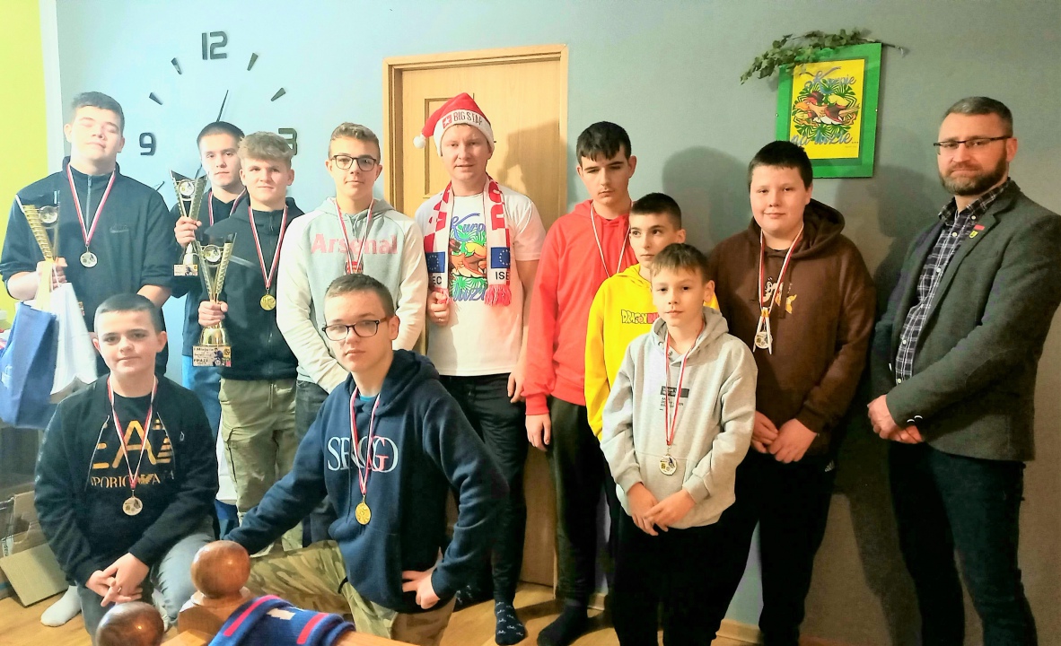 Świąteczny e-turniej w Łęgu Starościńskim - zdjęcie #11 - eOstroleka.pl