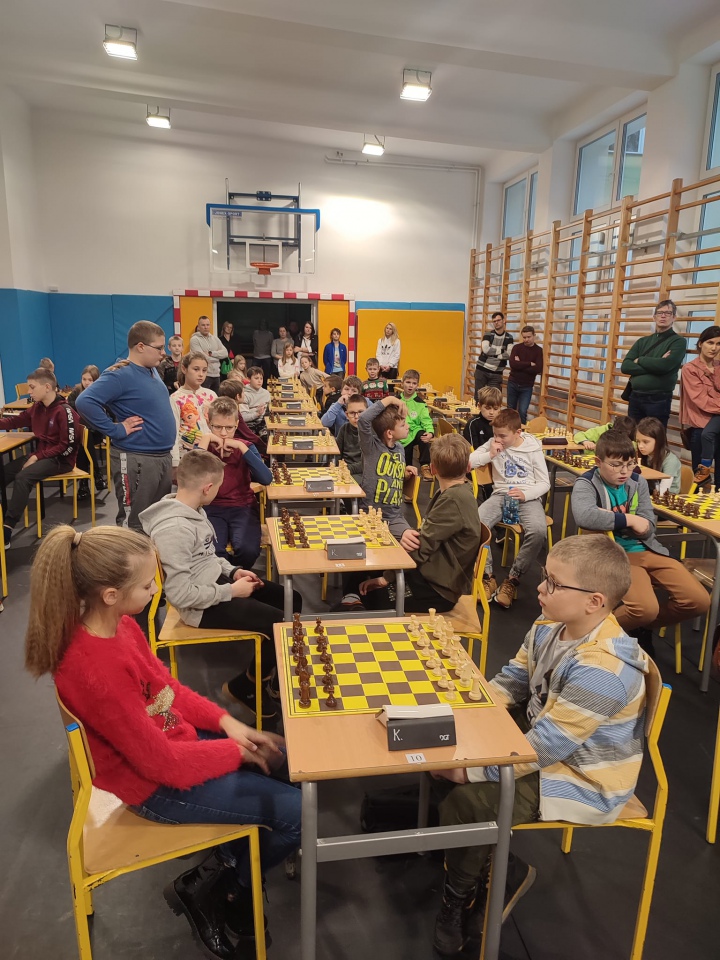 Otwarty Mikołajkowy Turniej Szachowy w Kadzidle [05.12.2022] - zdjęcie #39 - eOstroleka.pl