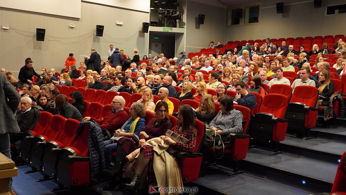 „Najsłodszy owoc” - spektakl komediowy w Ostrołęckim Centrum Kultury [5.12.2022]  - zdjęcie #36 - eOstroleka.pl