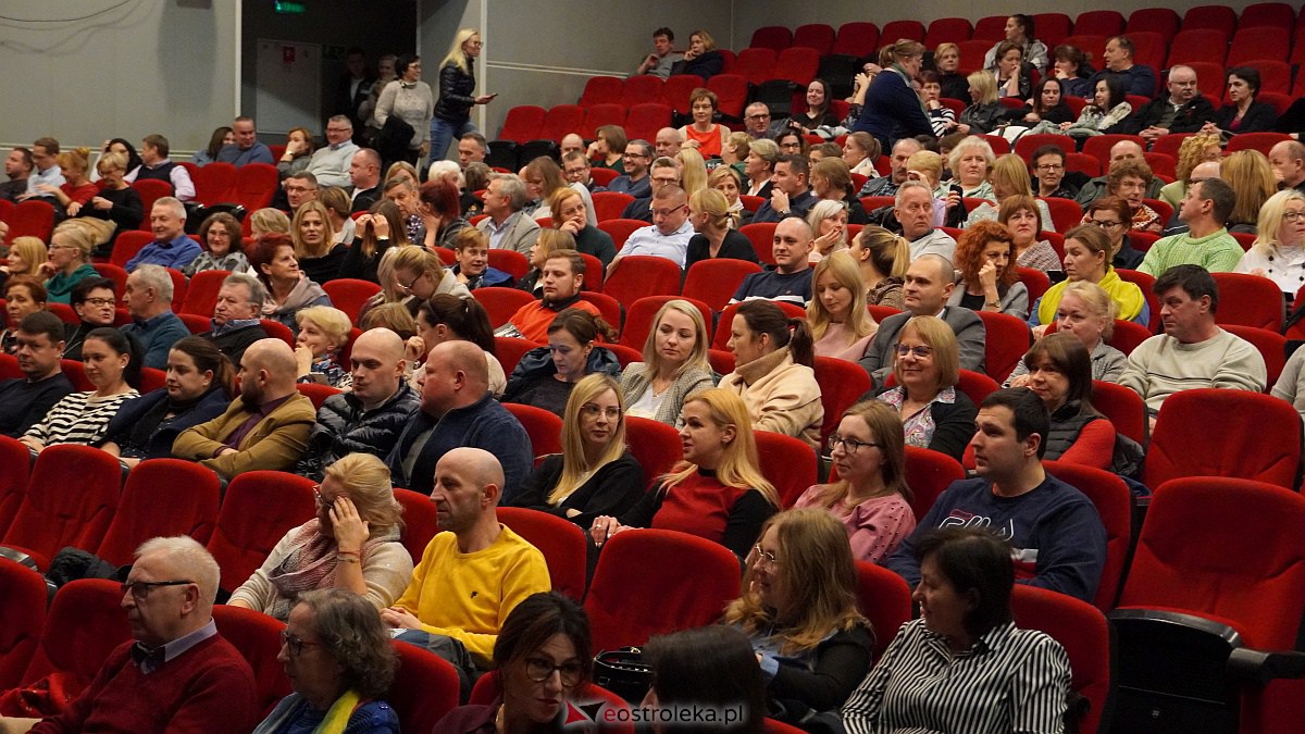 „Najsłodszy owoc” - spektakl komediowy w Ostrołęckim Centrum Kultury [5.12.2022]  - zdjęcie #33 - eOstroleka.pl
