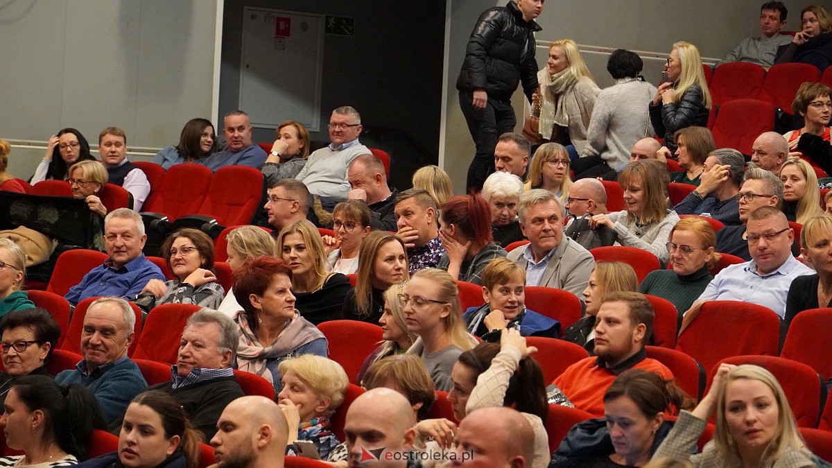 „Najsłodszy owoc” - spektakl komediowy w Ostrołęckim Centrum Kultury [5.12.2022]  - zdjęcie #32 - eOstroleka.pl